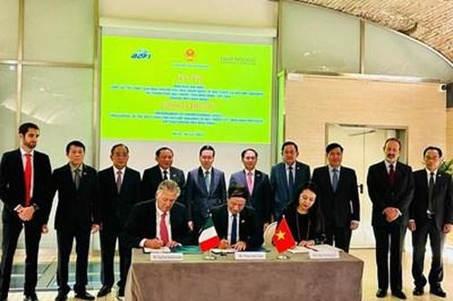 Chủ tịch nước Võ Văn Thưởng chứng kiến Lễ ký kết thỏa thuận tổ chức Giải đua thuyền máy quốc tế tại Bình Định