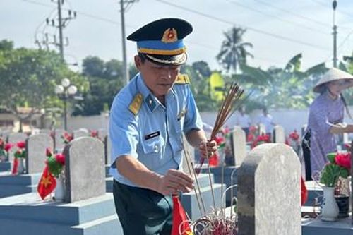 Trung đoàn 250 tri ân nhân Ngày Thương binh-Liệt sĩ