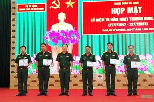 Trung đoàn Gia Định (Bộ tư lệnh TP Hồ Chí Minh) họp mặt quân nhân là con thương binh