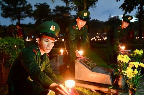 Đồng loạt thắp nến tri ân tại hơn 3.200 nghĩa trang liệt sĩ