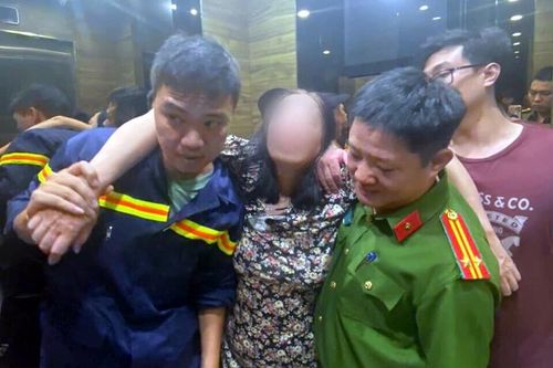 Cứu thành công người phụ nữ định nhảy từ tầng cao chung cư tự tử