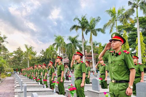 Tuổi trẻ Công an Quảng Ngãi tri ân các anh hùng liệt sĩ