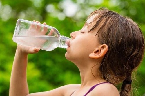Chuyên gia chỉ cách chống sốc nhiệt cho trẻ