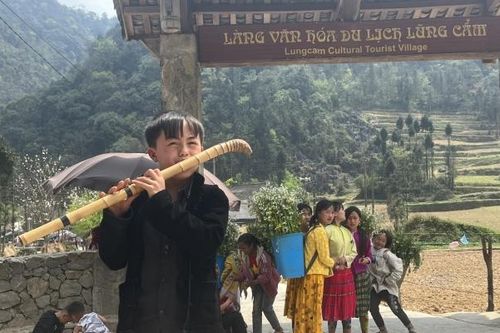 Hấp dẫn Làng văn hóa du lịch Lũng Cẩm