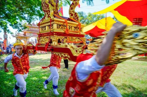Độc đáo Lễ hội Xa mã - Rước kiệu đình Hoàng Châu