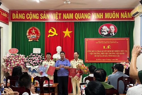 Trao Quyết định bổ nhiệm Lãnh đạo VKSND huyện Ea H'Leo