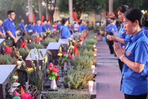 76 năm ngày Thương binh – Liệt sỹ: Nến tri ân thấm giá trị hòa bình