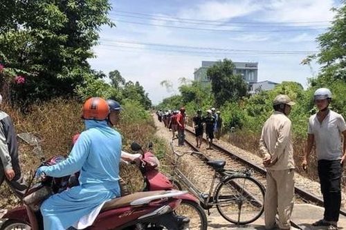 TT-Huế: Thanh niên bị tàu hỏa tông tử vong, kéo lê trên đường sắt