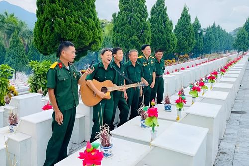 Vị Xuyên: Những bông hoa hóa đá bất tử
