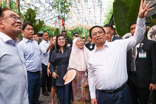 Khi Thủ tướng Phạm Minh Chính tiếp khách tại Phố Sách Hà Nội