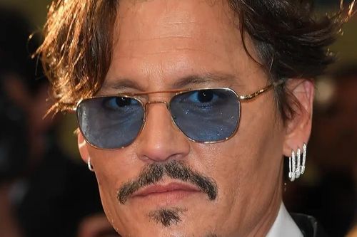 Johnny Depp bất tỉnh trong khách sạn chưa rõ nguyên nhân
