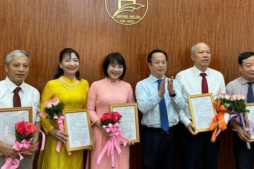 Sở GD-ĐT Hà Nội bổ nhiệm, điều động hàng loạt cán bộ, hiệu trưởng