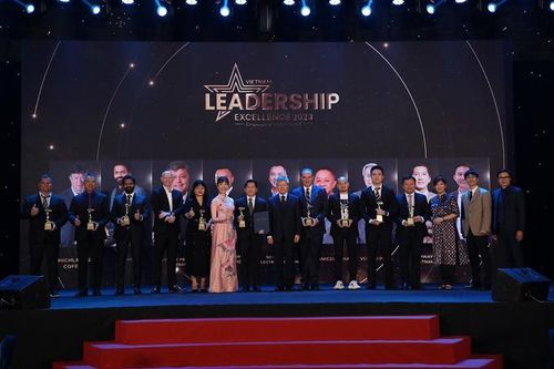 Trao giải 16 nhân sự và lãnh đạo xuất sắc năm 2023