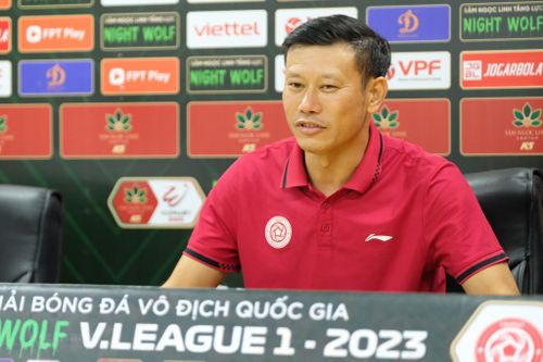 HLV Thạch Bảo Khanh: 'Tôi chưa quen khi phải chờ VAR mới được ăn mừng'