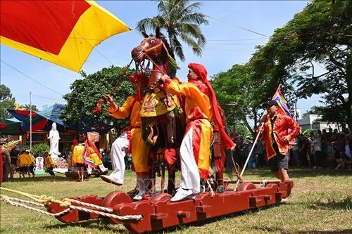Độc đáo Lễ hội truyền thống Xa mã - Rước kiệu đình Hoàng Châu