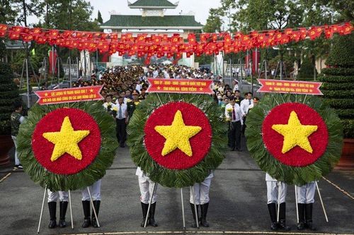 Đồng Nai: Dâng hương, viếng Nghĩa trang liệt sĩ tỉnh nhân dịp 27/7