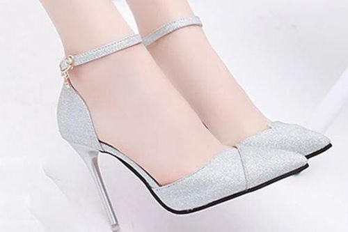 Chấn thương dễ gặp ở chị em đi giày cao gót, nhiều người mắc nhưng không nhận ra