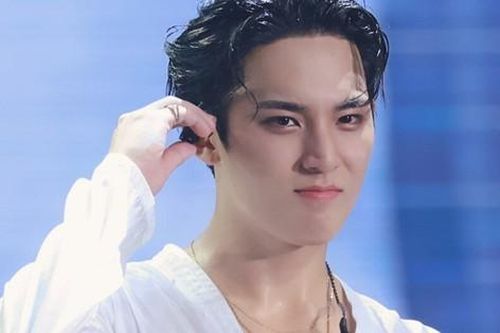 Nhóm nam thay đổi vũ đạo 'chơi khăm' thành viên trong concert, gây bão mạng xứ Hàn vì 1 chi tiết!