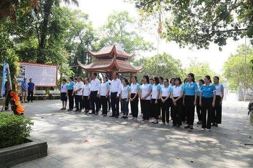 Hội LHPN Việt Nam dâng hương tại nơi công bố Ngày Thương binh - Liệt sỹ toàn quốc