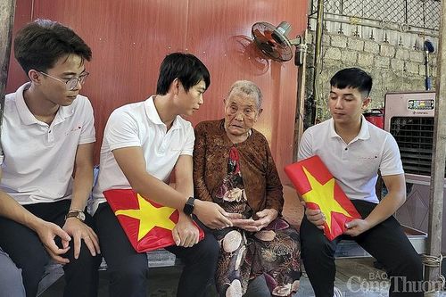 Chàng trai xứ Nghệ phục dựng ảnh các liệt sỹ: Câu chuyện xúc động và xoa dịu nỗi đau người ở lại