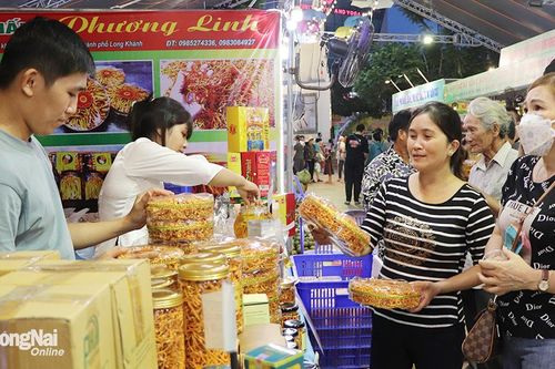 Hỗ trợ nông dân đầu tư nông nghiệp công nghệ cao