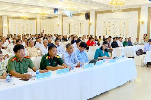 Họp mặt người có uy tín trong đồng bào dân tộc thiểu số