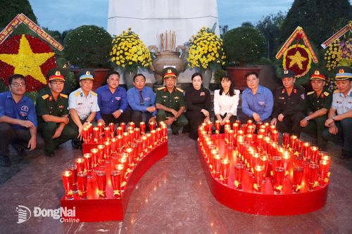 Thắp nến tri ân nhân kỷ niệm 76 năm Ngày Thương binh liệt sĩ