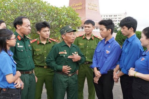 Sáng ngời phẩm chất 'Bộ đội Cụ Hồ'