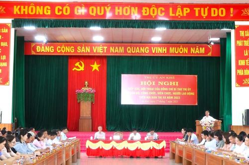 Bí thư Thị ủy An Khê đối thoại với cán bộ, công chức, người lao động