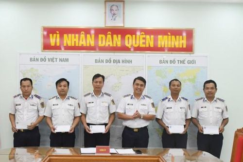Hải đoàn Cảnh sát biển 32: Gặp mặt cán bộ, chiến sĩ là con thương binh, gia đình liệt sĩ