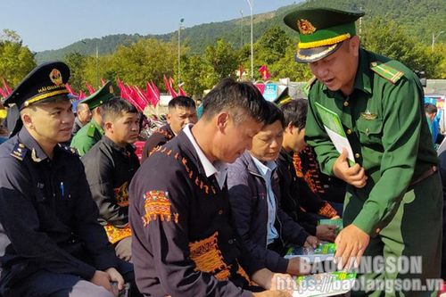 Đồn Biên phòng Cửa khẩu Chi Ma đưa pháp luật đến người dân