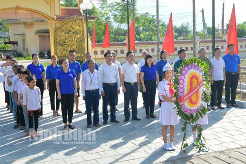 Chương trình 'Khăn hồng tình nguyện' kỷ niệm 76 năm Ngày Thương binh, Liệt sĩ