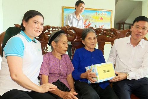 Hội Liên hiệp Phụ nữ Việt Nam về nguồn tại xã Điềm Mặc