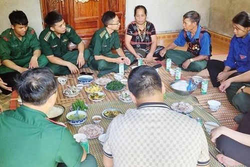 Đong đầy tình cảm 'Bữa cơm tri ân'