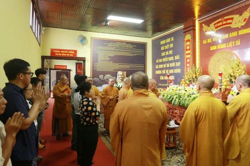 Ban Trị sự Phật giáo H.Củ Chi và Q.7 tưởng niệm anh linh các anh hùng liệt sĩ