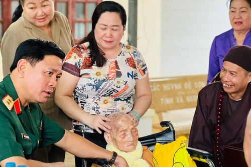 Đồng Nai: Trung tướng Nguyễn Trường Thắng, Tư lệnh Quân khu 7 thăm Sư bà Thích nữ Nhẫn Liên