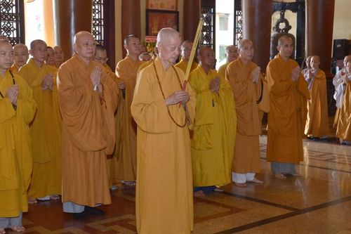 Đức Pháp chủ GHPGVN tưởng niệm các anh hùng liệt sĩ tại Đền Bến Dược và Nghĩa trang liệt sĩ Củ Chi