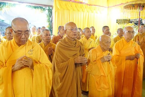 Ban Trị sự GHPGVN tỉnh Bình Thuận và H.Hàm Tân viếng tang Trưởng lão Hòa thượng Thích Giác Minh