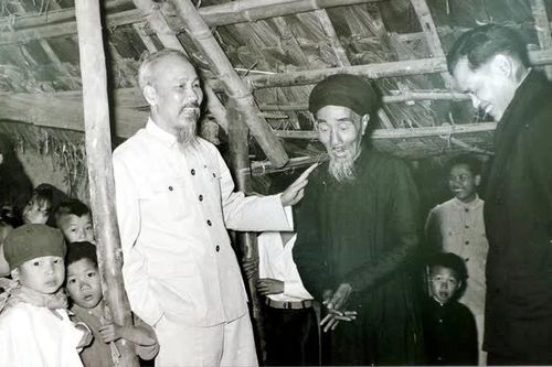 Bác Hồ với việc chăm lo thương binh, gia đình liệt sĩ