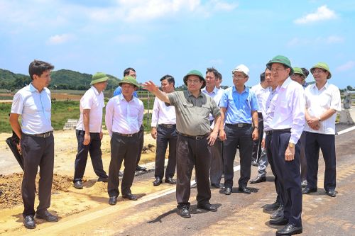 Thủ tướng khảo sát tuyến đường Đông - Tây của tỉnh Ninh Bình