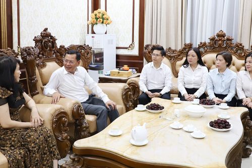 Phó Chánh án TANDTC Nguyễn Văn Du thăm hỏi gia đình thân nhân liệt sỹ