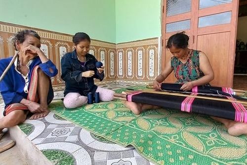Phát triển du lịch cộng đồng trên nền tảng giá trị văn hóa truyền thống