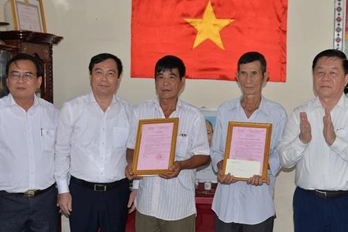 Trưởng Ban Tuyên giáo Trung ương trao quà, tặng nhà tình nghĩa tại Tiền Giang