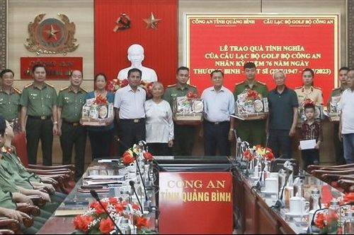 Đoàn Công an hưu trí thăm, tặng quà thương binh, thân nhân liệt sĩ