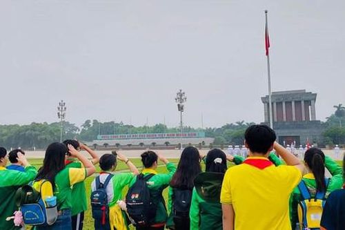 Xúc động tri ân trong hành trình 'Em yêu Tổ quốc Việt Nam'
