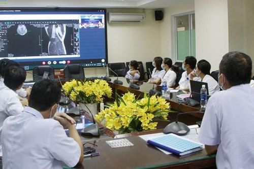 Khám, chữa bệnh từ xa: Nâng cao năng lực tuyến y tế cơ sở