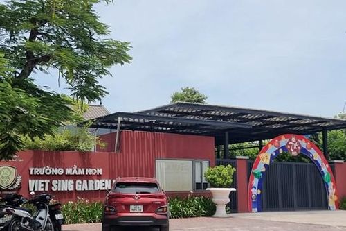 Xôn xao vụ nhân viên rửa khay trong nhà vệ sinh, nhà trường lên tiếng