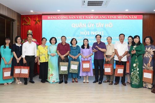 Ra mắt cuốn tài liệu 'Tây Hồ - Vùng đất và con người'