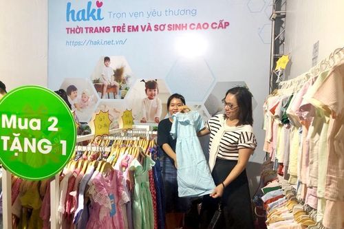 Tưng bừng ngày hội khuyến mại thời trang và làm đẹp