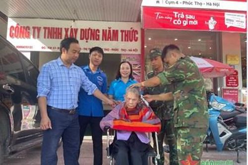 Tiểu đoàn Thiết giáp 47: Làm công tác dân vận tại thị trấn Phúc Thọ